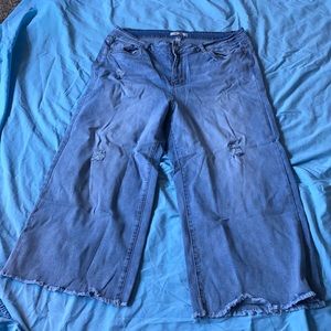 Wide leg Jean Capris